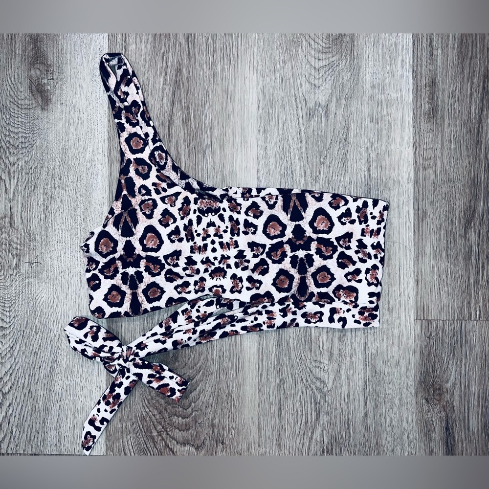 Shein Woman’s Animal Print Swimsuit Bikini Top Size Large